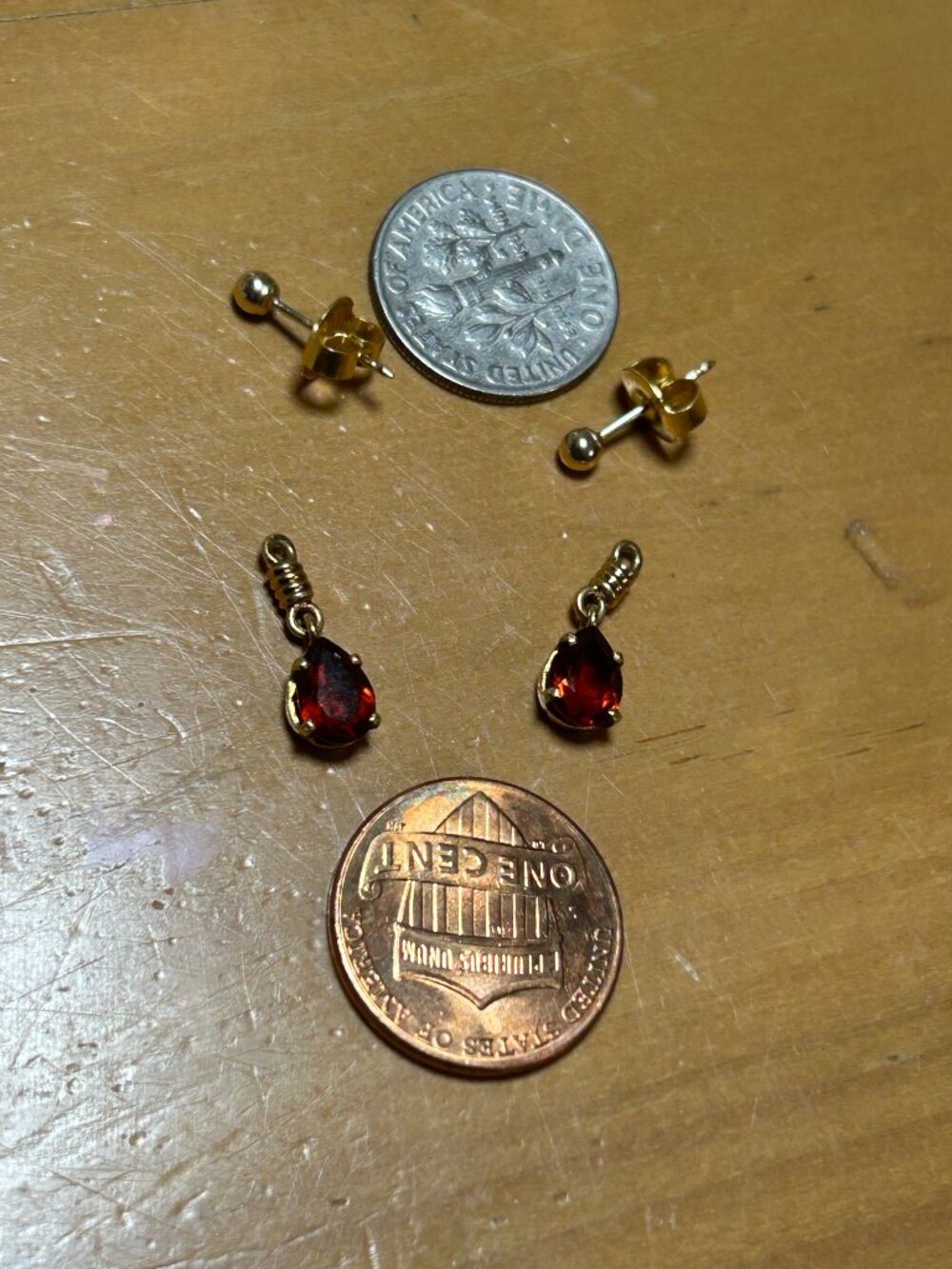 18k yellow gold 7x5mm Pear Shaped Brazilian Topaz paired with 10K studs earrings - Picture 3 of 6